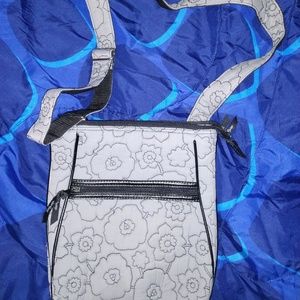 Thirty One front/side carry bag $8